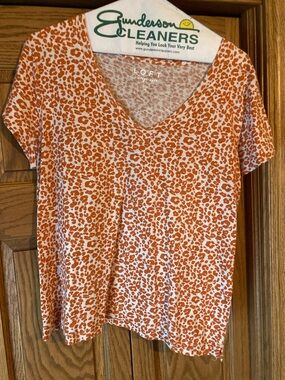 LOFT Orange and White Leopard-Print V-Neck Short Sleeve Top